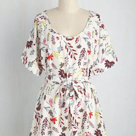 Jessy B Medium Format Memory Tunic in Sprigs - Picture 5 of 8